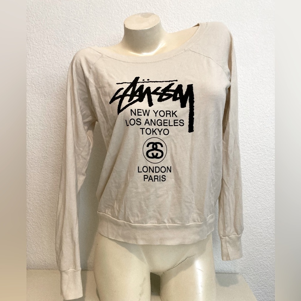 Long sleeve T-shirt slightly cropped.